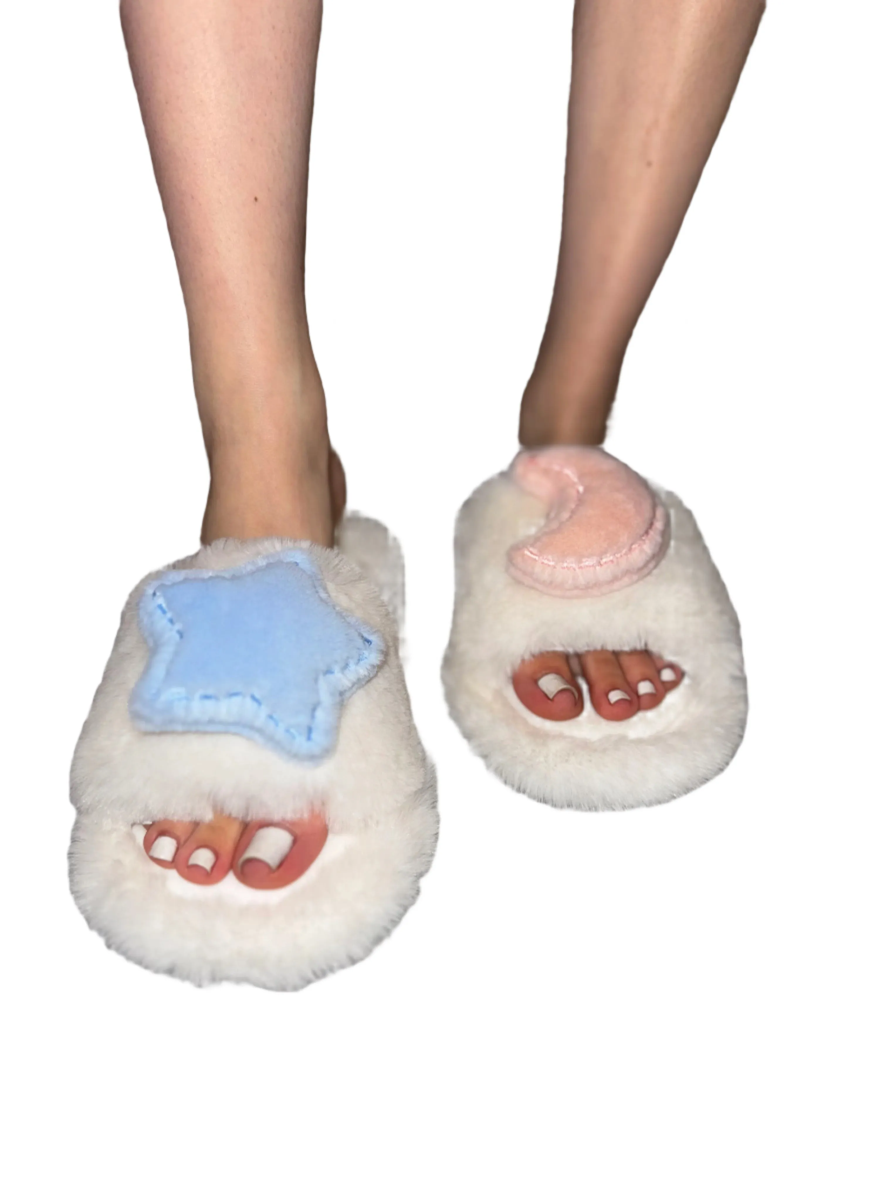 FUZZY SLIPPER WITH MOON AND STAR DETAIL AMAY-02
