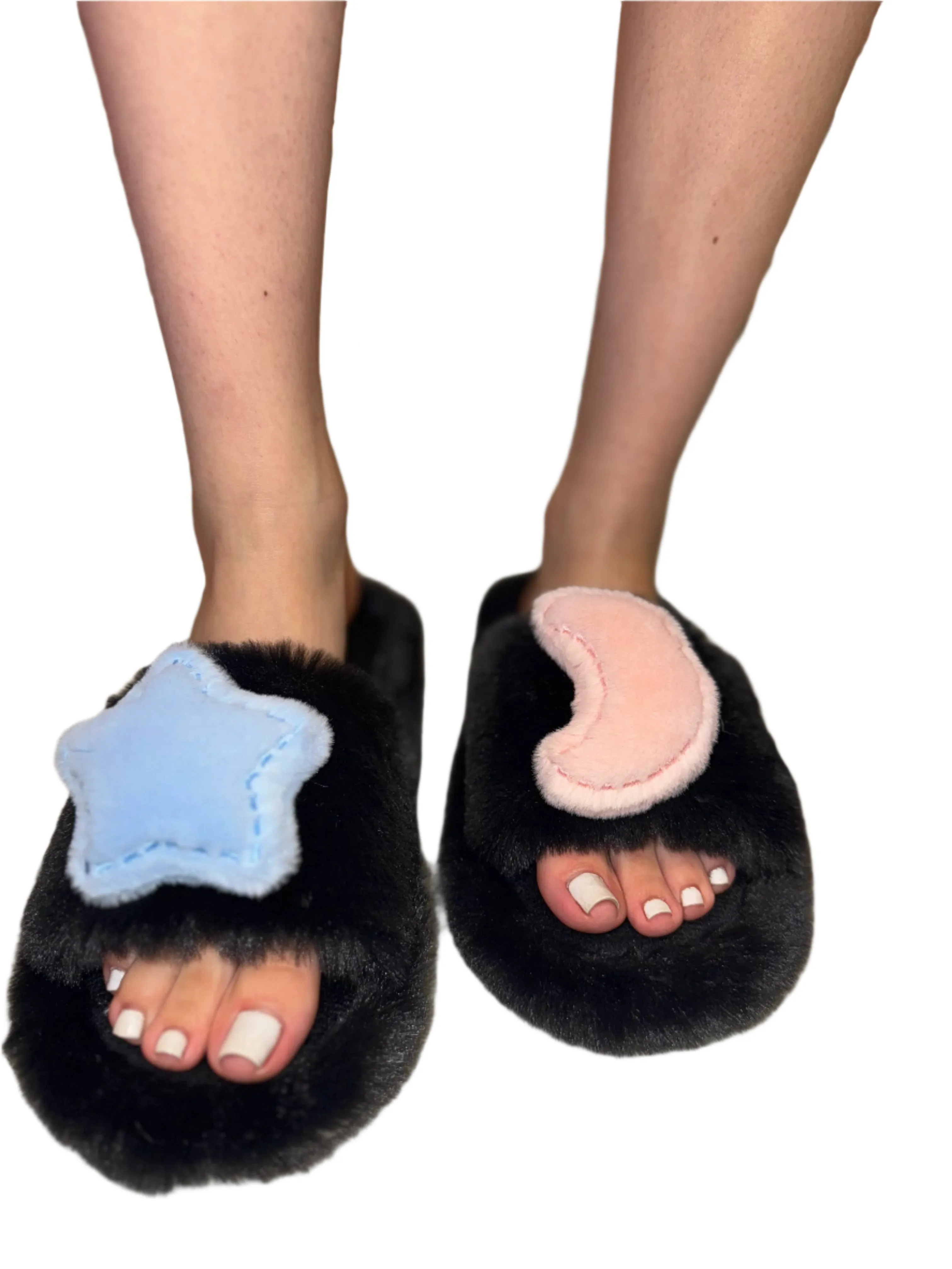 FUZZY SLIPPER WITH MOON AND STAR DETAIL AMAY-02