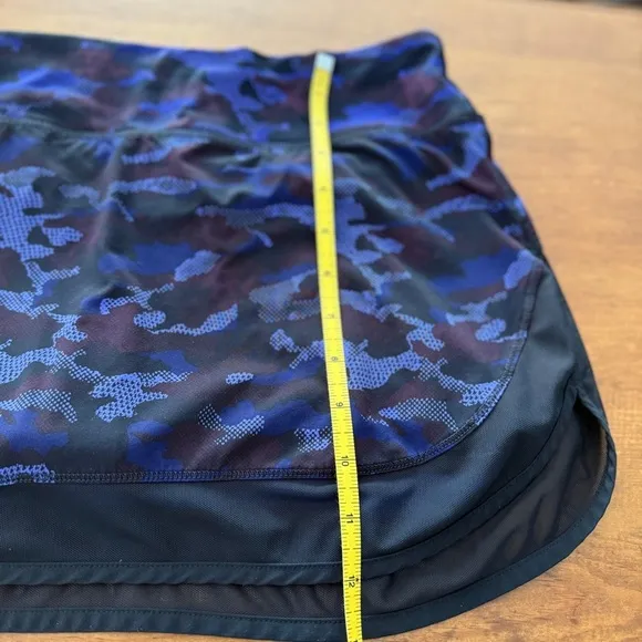 Lululemon Hotty Hot Skirt/Skort II Camo Emperor Blue Black / Black Size 8