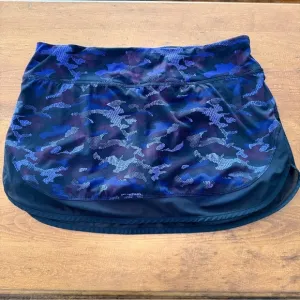 Lululemon Hotty Hot Skirt/Skort II Camo Emperor Blue Black / Black Size 8