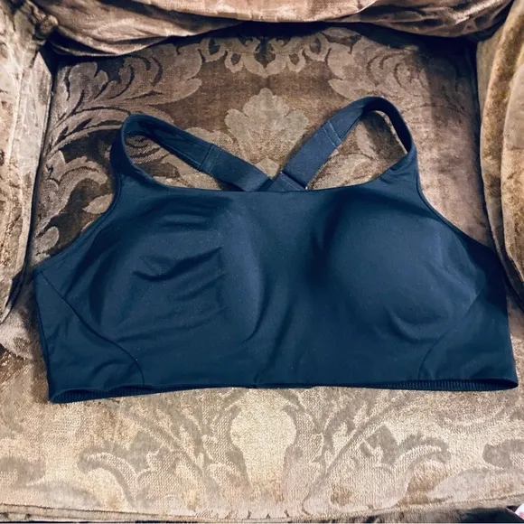 Lululemon NWOT All Powered Up Sports Bra Medium Support Black Size 42DD New