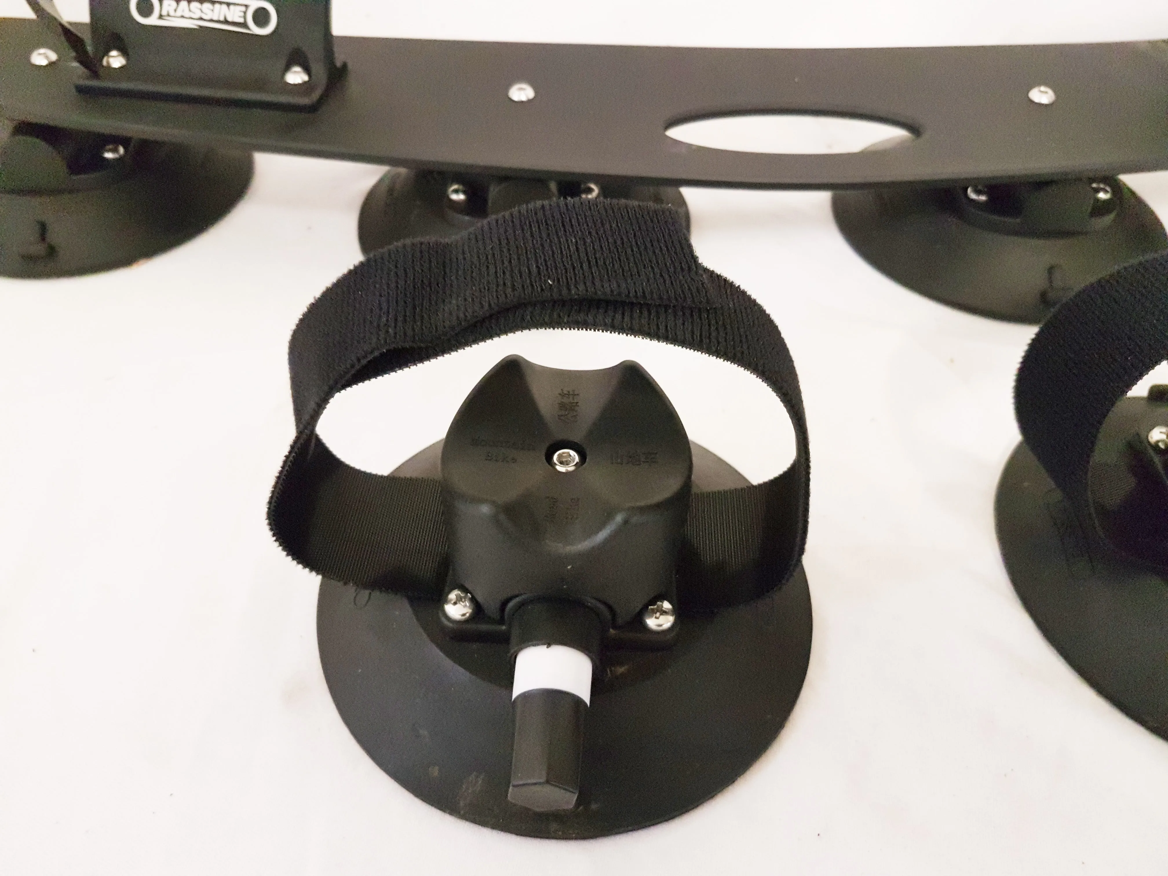 LXB6 RASSINE TWIN BICYCLE SUCTION ROOF RACK TOP HOLDER FITS ANY SIZE AXLE