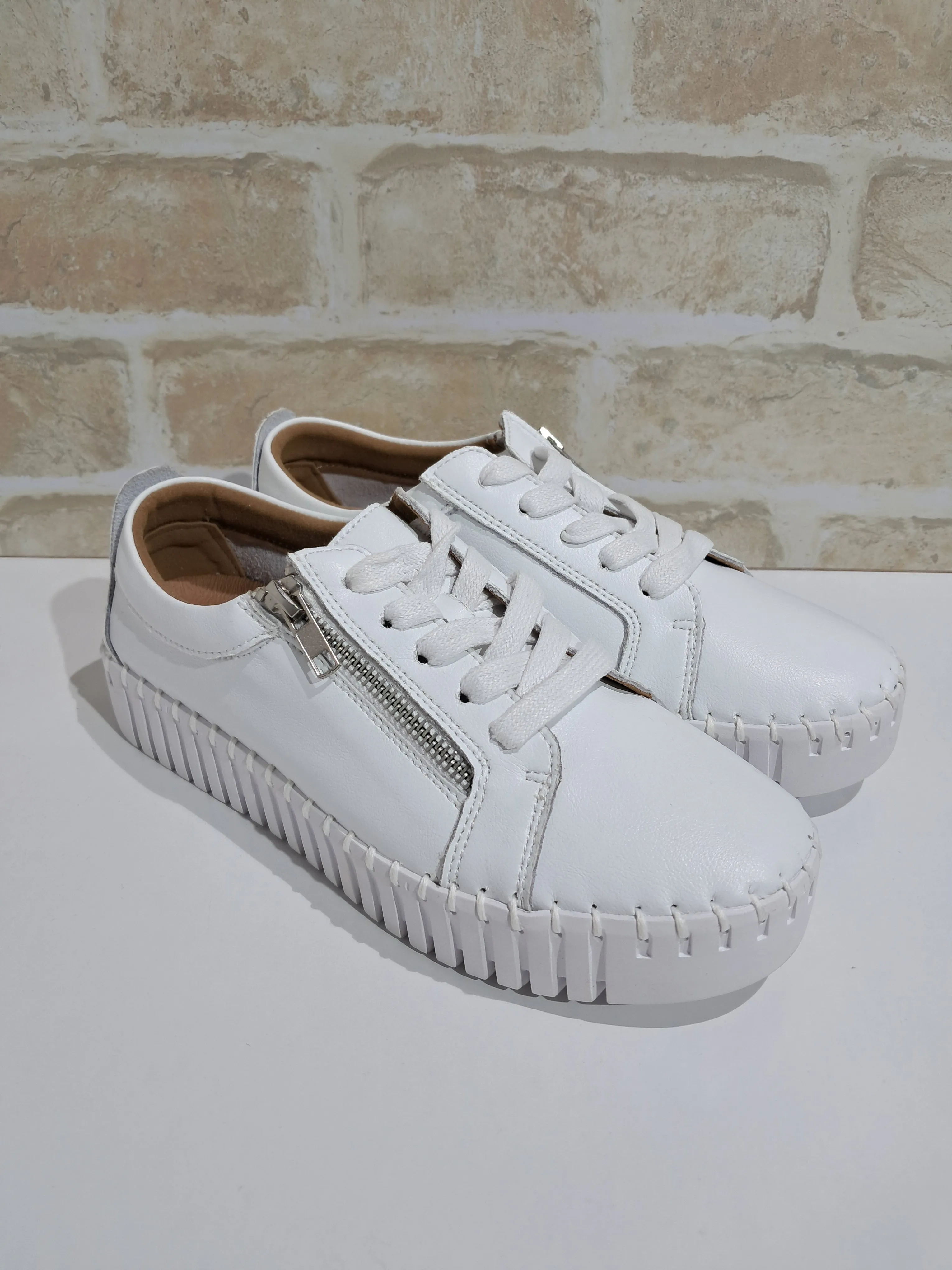 Medusa White by Baylane