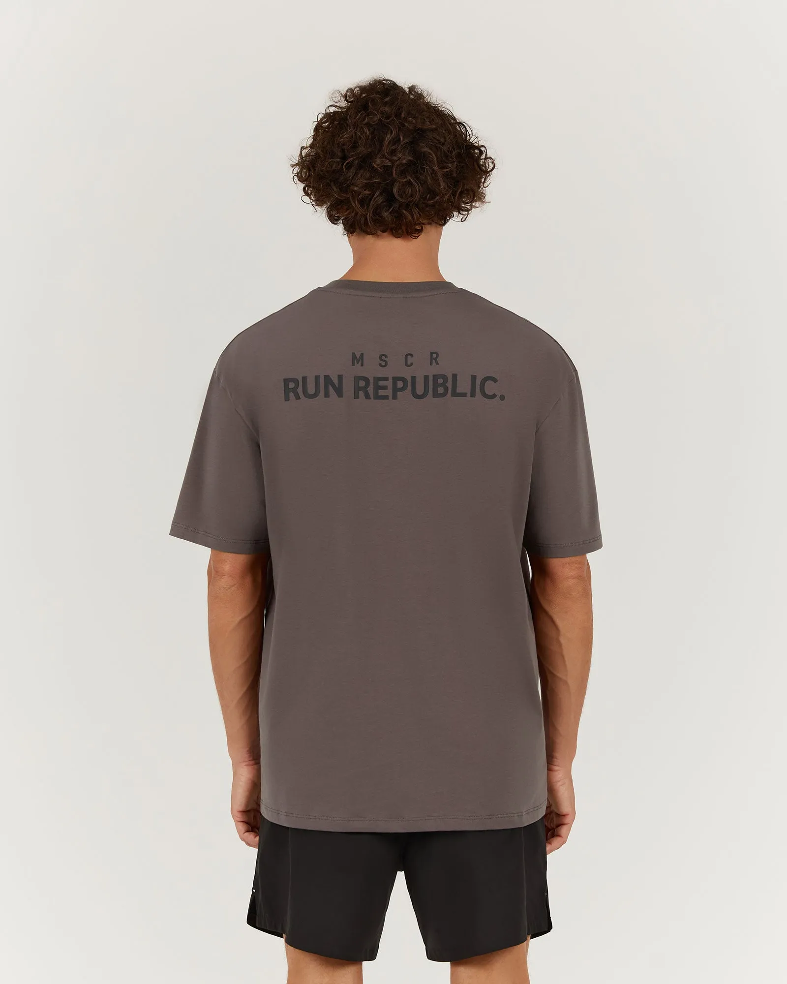 MENS RUN REPUBLIC TEE - SMOKE