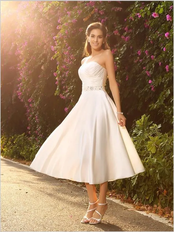 Princess Satin Sweetheart Strapless Short Wedding Dresses With Beading