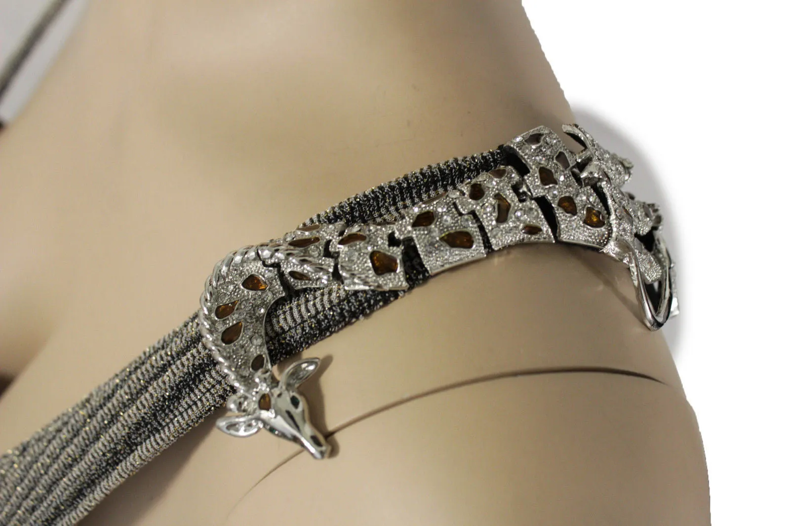 Rhinestone Giraffe Brooch