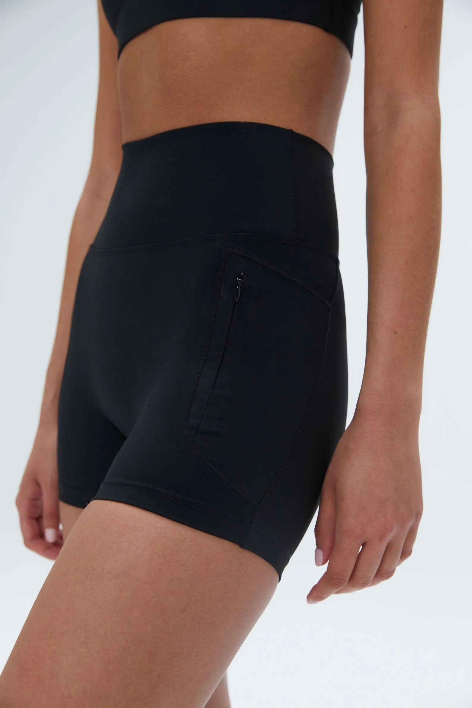Ultimate Ultra Crop Pocket Shorts - Black