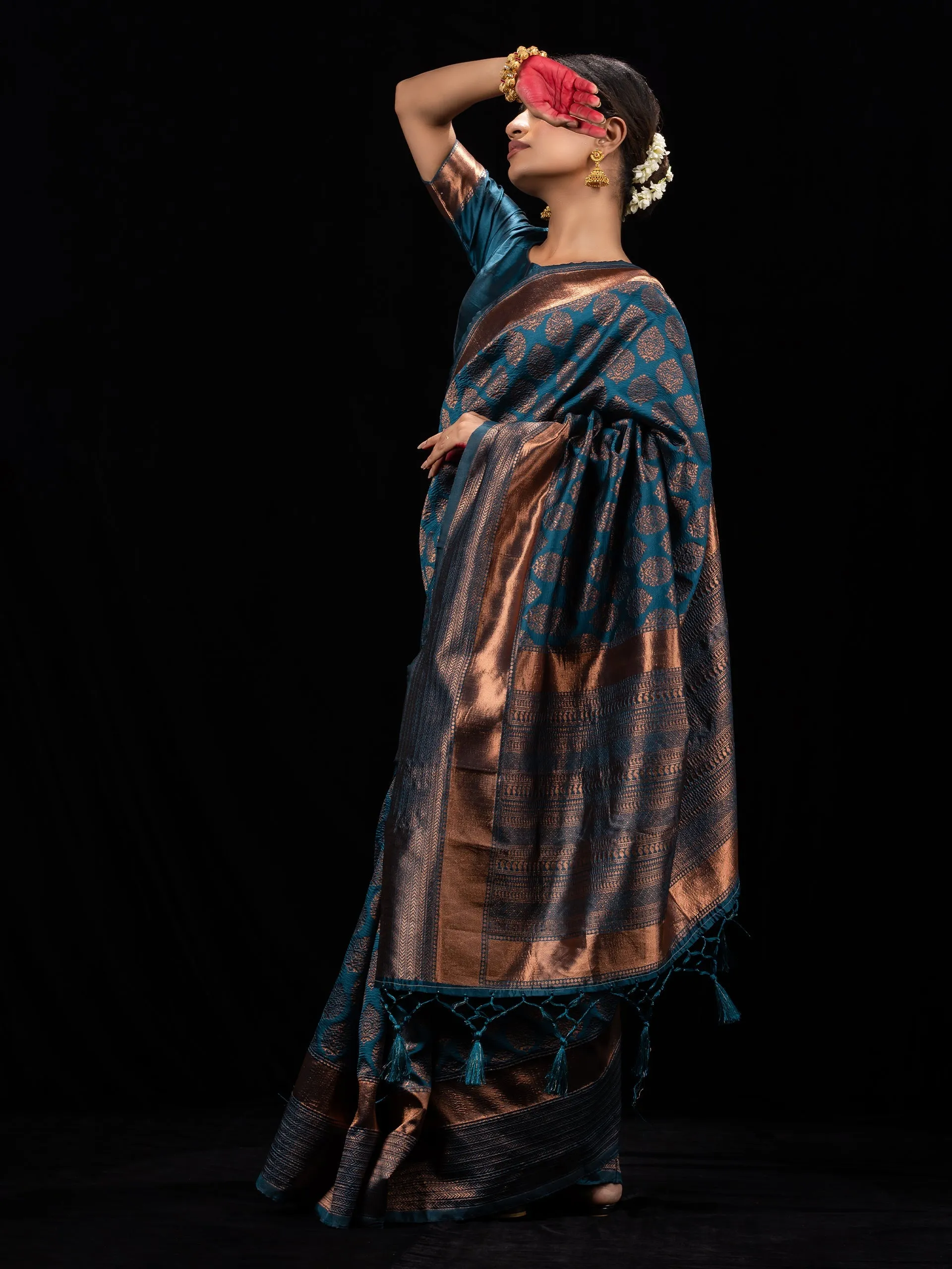 Vishesh Blue Fluorite Saree with Blouse Fabric